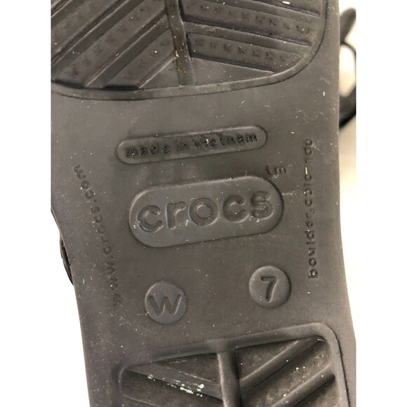 Crocs Sanrah Hammered Circle Women's US 7 Black Rubber Slip-On Flip Flop Sandal - Picture 5 of 6